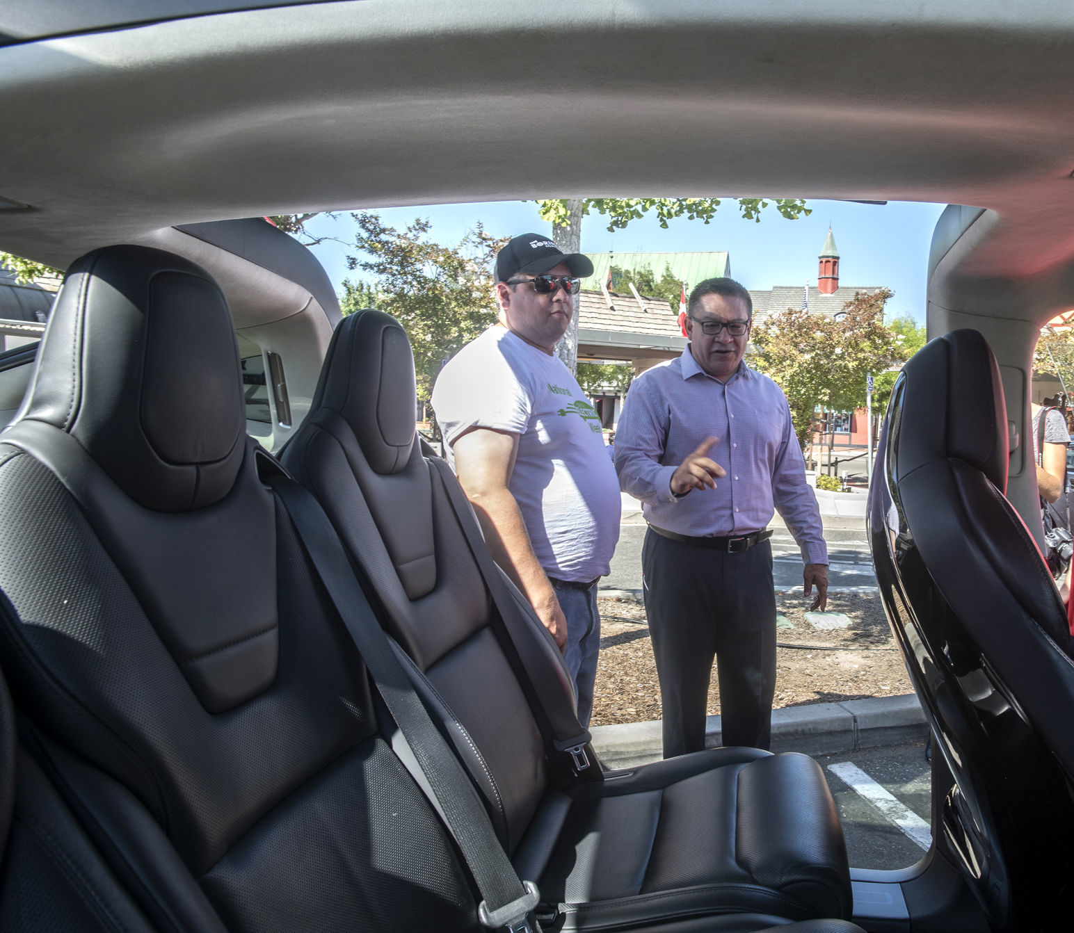 09082018 electric car show 3.jpg